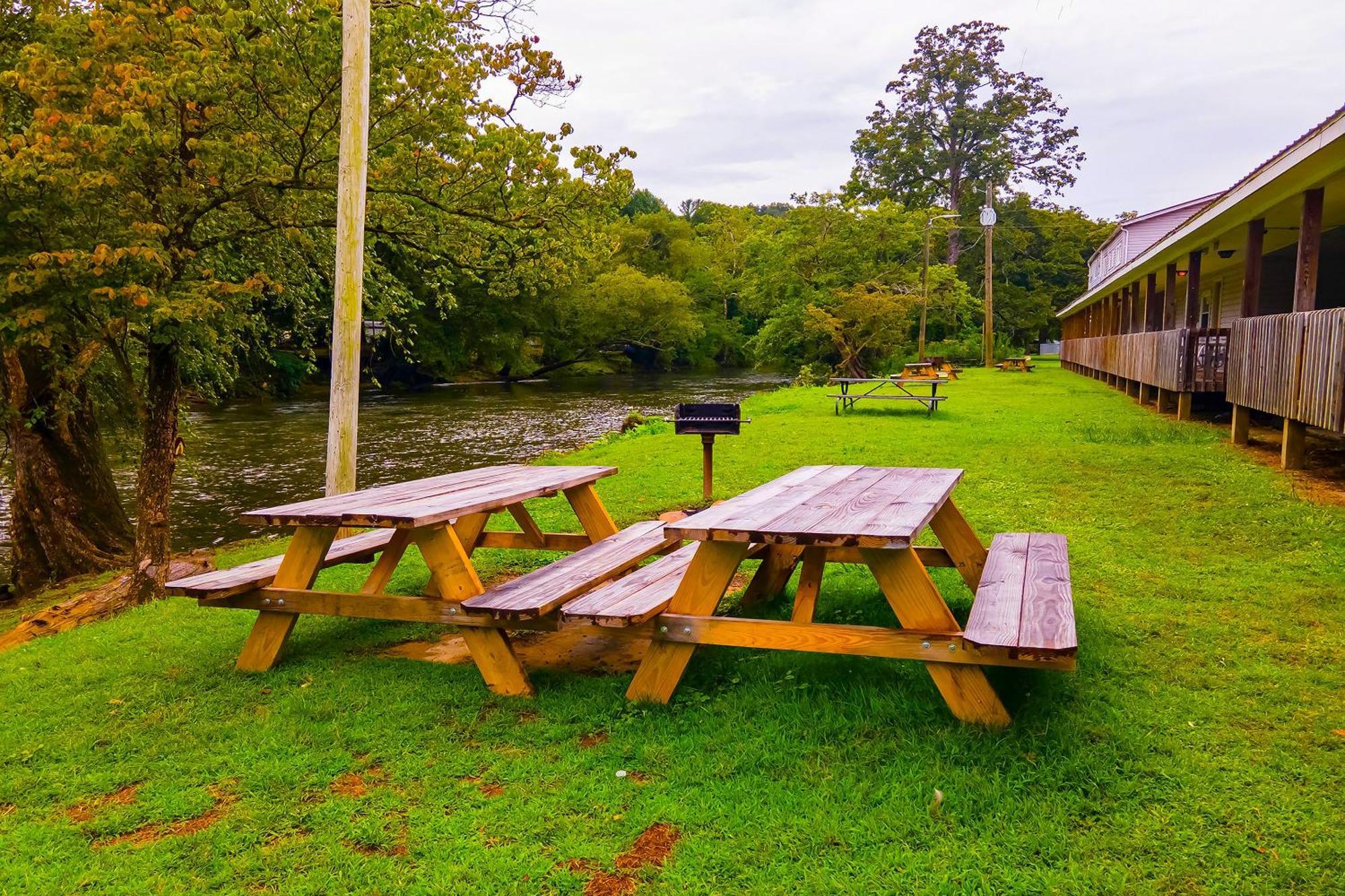Lloyd'S On The River Country Inn By Oyo ブライソン・シティ エクステリア 写真